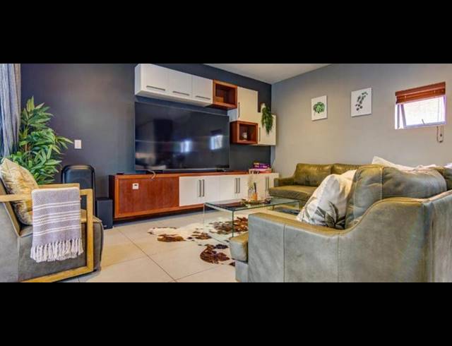 4 BEDROOM HOUSE FOR SALE IN GLEN MARAIS